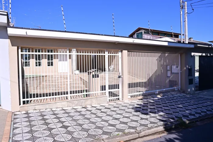 Casa à venda na Vila Gabriel, Sorocaba-SP: 3 quartos, 2 salas, 3 banheiros, 5 vagas de gar