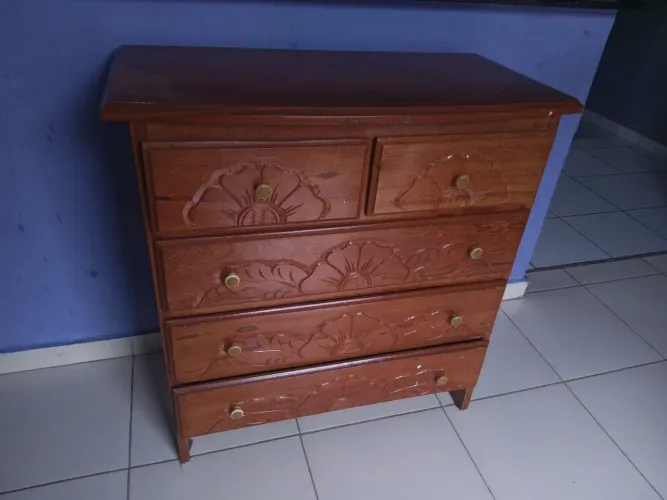 Cômoda de madeira