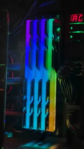 G.Skill Trident Z RGB - 64GB (4x16GB) 3000Mhz RAM DDR4 - Chips SAMSUNG B-die