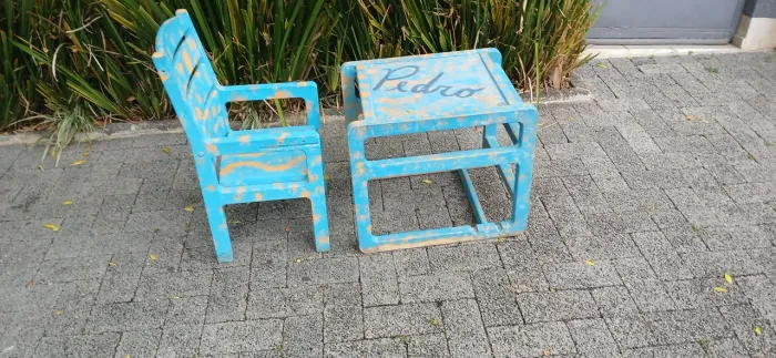 Mesa e cadeira para Crianças
