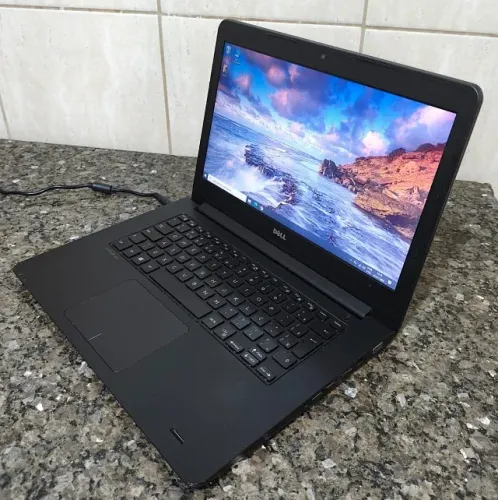 Notebook Dell i5-5200U - Memória 8GB - 240GB SSD - Bateria viciada