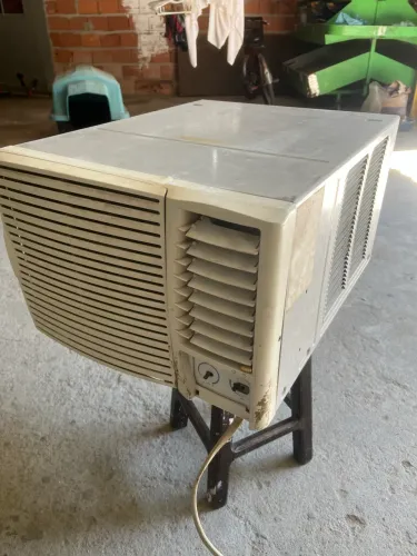 Ar-Condicionado de Janela Marca Springer Silentia 7.500 BTU/h