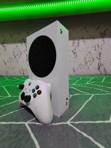 Xbox Series S semi-novo 