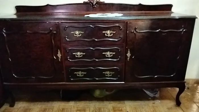 Armário antigo em madeira