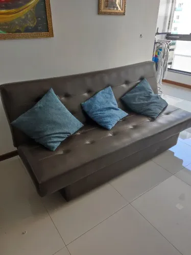 Sofá cama em corino
