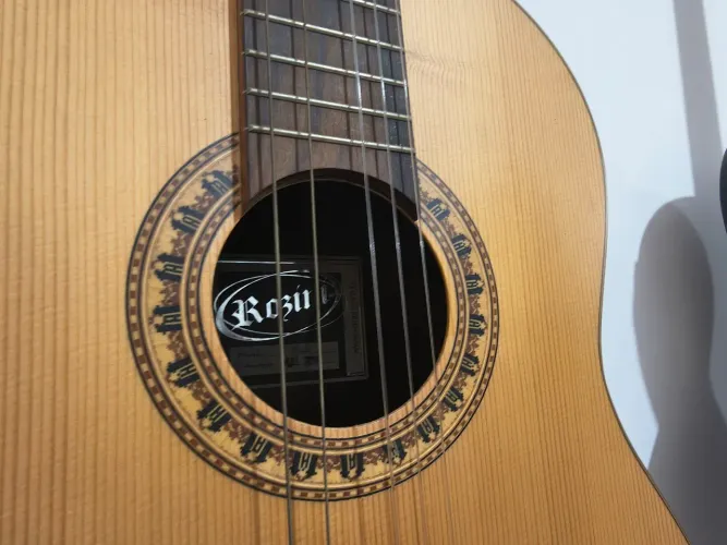 Violão Rozini Studio semi-novo + jogo cordas + capa almofadada + suporte parede