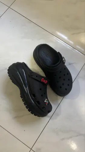 Crocs mega crush preta 36