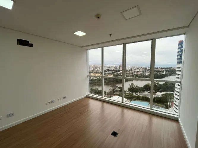 PALHANO BUSINESS | Sala Comercial de 45m² com Vista Impecável para Locação por R$ 3.300,00