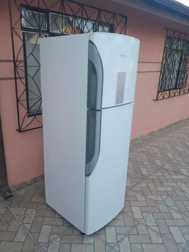 Geladeira seminova 387 litros 110v