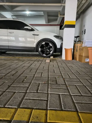 Roda RS3 avulsa com pneu (para estepe ou reposição).