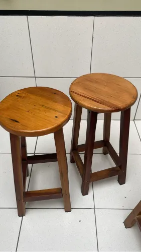 Banquetas Rústicas de Madeira