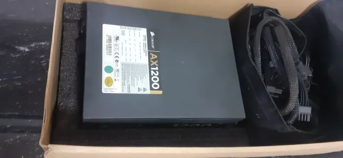 Fonte 1200 Corsair AX com Caixa