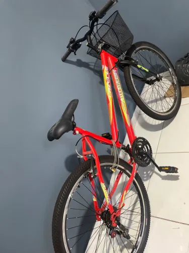 Bike, aro 26. marca colli, usada poucas vezes, sem marcas de uso. 