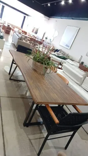 Mesa para Área Gourmet - Madeira Natural + Aço Carbono Transforme sua área gourmet em um a