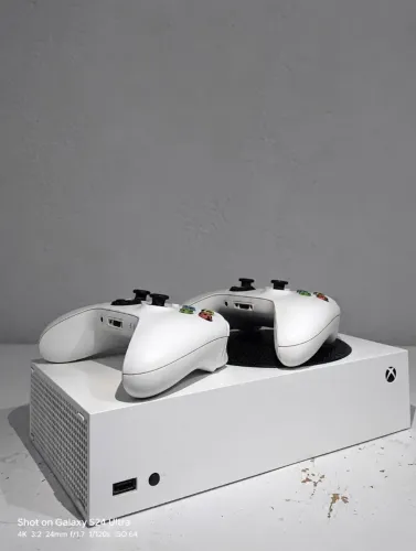 Xbox Series S + 2 controles