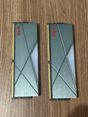 Memória DDR4 XPG Spectrix D50, 8GB, 3200MHz.
