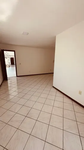 Apartamento 2 Quartos com Varanda e Vaga de Garagem Excelente Localização!