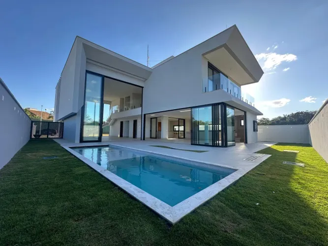 Sobrado para venda tem 510 metros quadrados com 5 quartos em Parque Cidade - Goiânia - GO