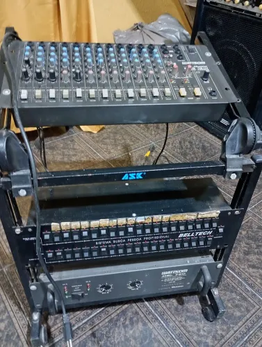 Mesa de Som retirada na Betânia