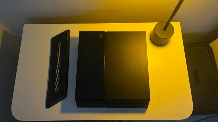 PS4 Modelo BASE - 220G