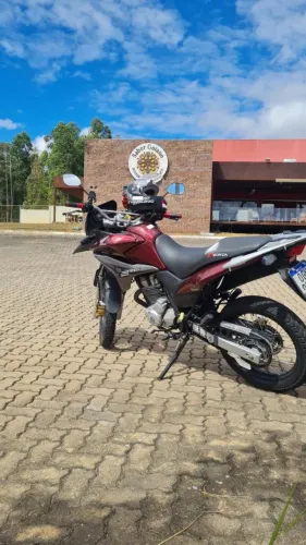 XRE 300 VINHO muito conservada.