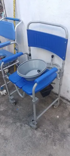 Vendo 2 Cadeiras de Banho para Idosos e Pessoas com Mobilidade Reduzida