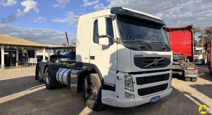 VOLVO FM-370 6X2<br>2013/2014<br>TETO BAIXO