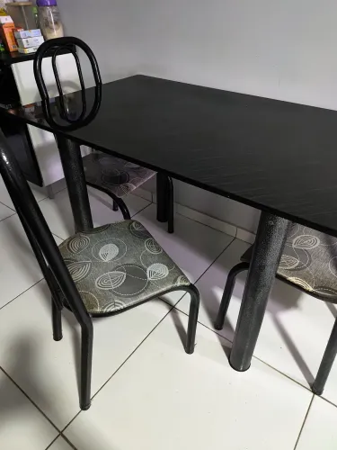 Mesa usada 4 cadeiras