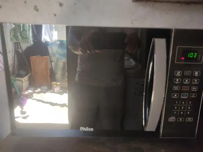 Microondas Philco espelhado 30 L