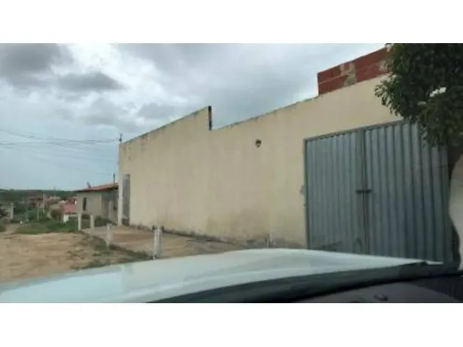 Casa em Leilão - Canindezinho - Canindé - CE