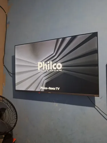 Tv Philco Roku 43 polegadas,sem nenhum problema,com controle e pezinho. 