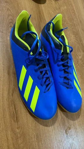 Chuteira adidas azul