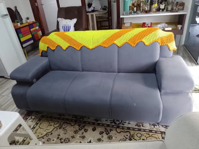 Sofá tecido suedi 3 lugares