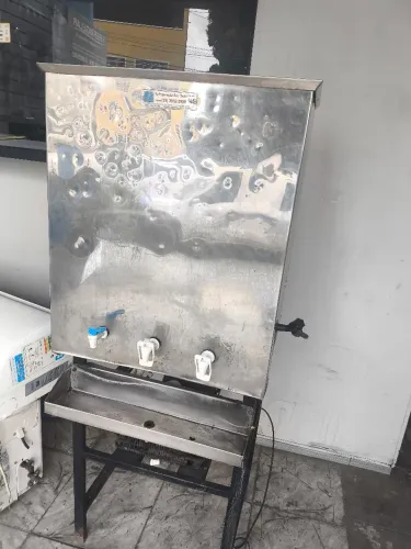 Vendo bebedouro industrial de 100 litros 