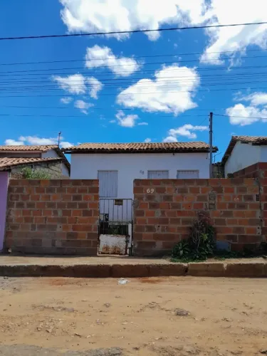 CASA À VENDA EM POÇOES - BA