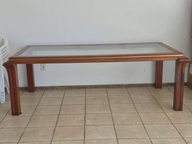 Vende-se mesa para 8 lugares