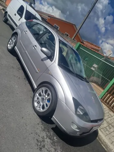 Ford Focus Ghia/ XR 2.0 /ghia 2.0 16V Flex 5P 2003