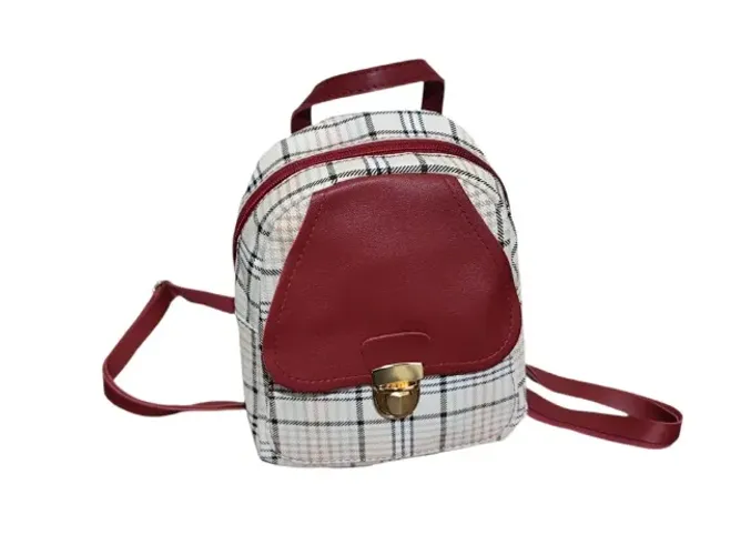 Bolsa Feminina Em Estampa Geométrica E Saída Para Fones Vermelha JK-154