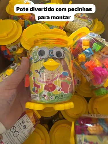 Pote com pecinhas de montagem 