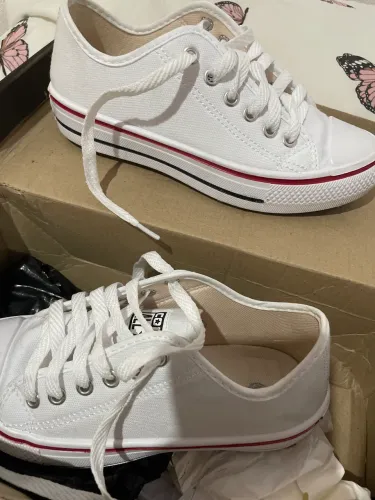 Tênis All Star: tamanho 34. Usado apenas uma vez.
