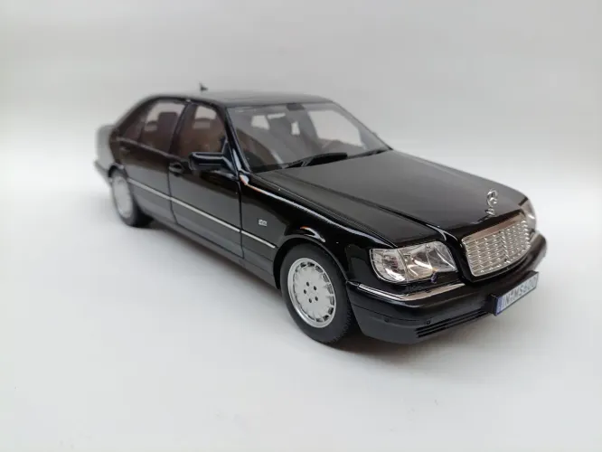 Miniatura Mercedes S600 1990 1:18