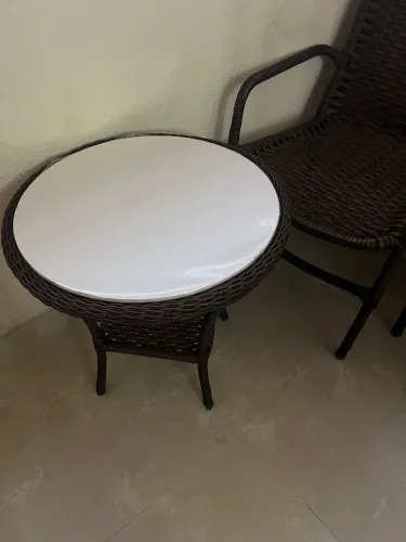 Jogo de cadeira para área externa .04 cadeiras e mesa de centro.