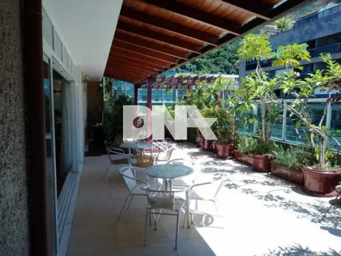 Apartamento - / Residencial / Copacabana