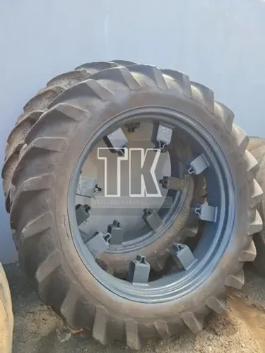 Par de pneus finos 12-4/36 Goodyear - TK Tratores Nova Andradina - MS 