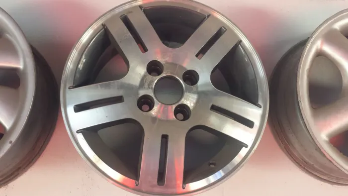 Roda aro 14 Volkswagen parati turbo diamantada com Grafite 4x100 jogo