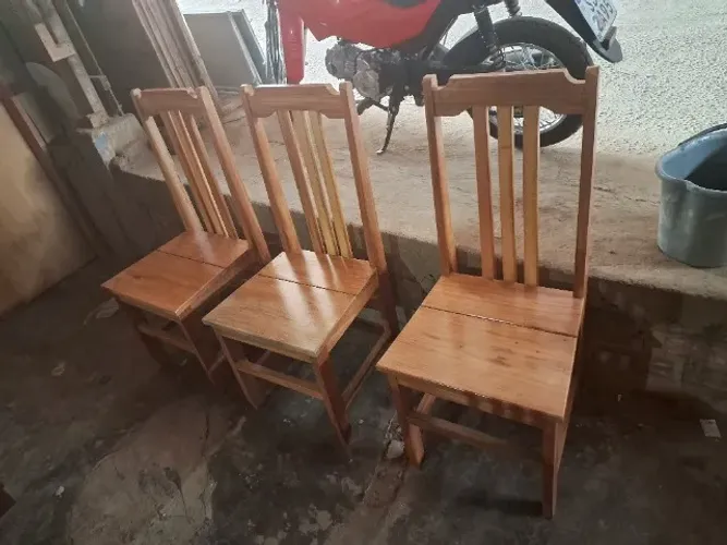 Cadeira de jantar reforçada e feita com madeira maciça