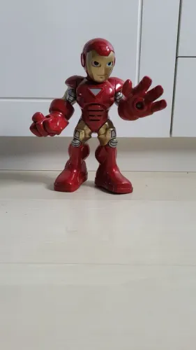 Boneco Homem de Ferro com luzes e sons 