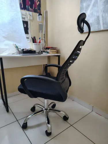 Cadeira e mesa de Escritório.  R$500,00