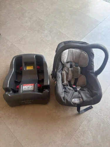 Bebê conforto com a Base