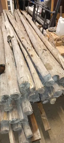 30- PONTALETES DE EUCALIPTO 3,00MTS /// R$ 360,00 ( SÓ RETIRADA NÃO ENTREGAMOS )